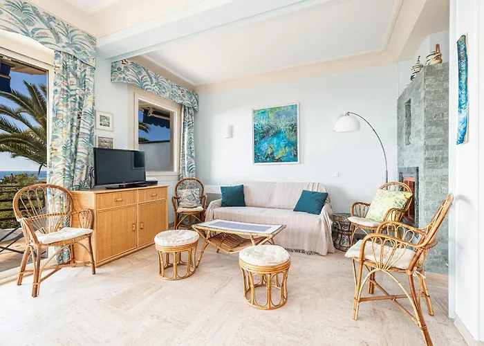 Bellochio - 2bdr With Sea View - Ac - Parking דירה מנטון